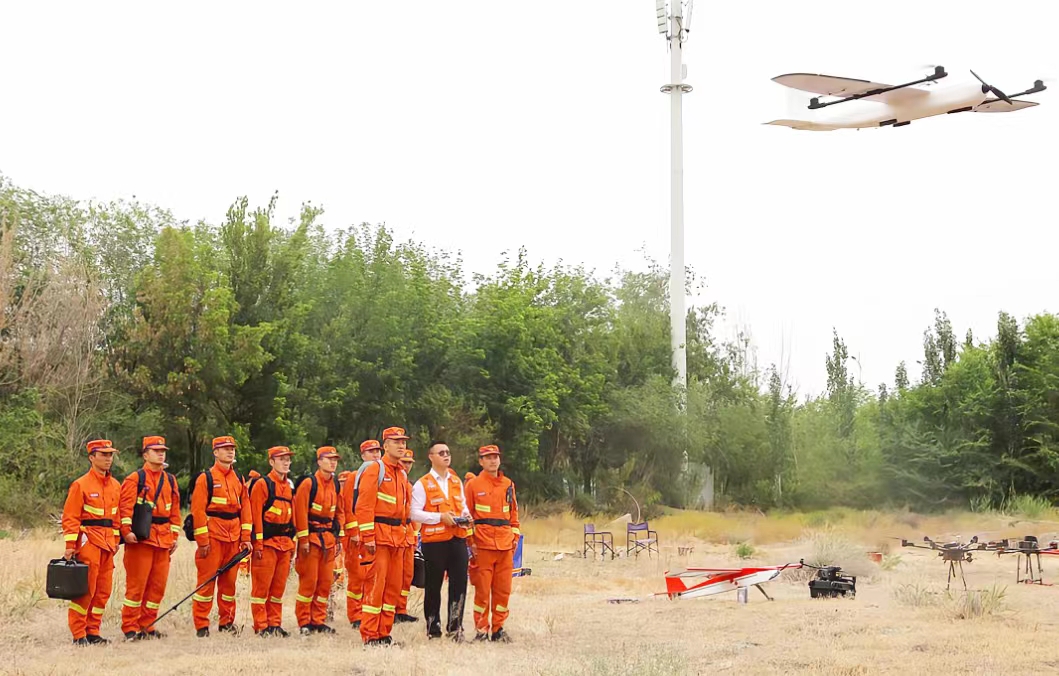 新疆森林消防总队与保华润天航空联合开展无人机消防应用演练