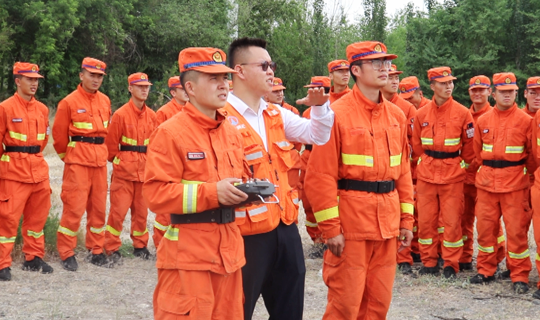 新疆森林消防总队与保华润天航空联合开展无人机消防应用演练