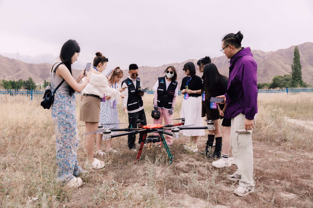 外地的，新疆无人机03考点(保华润天航空)考试包住宿吗？