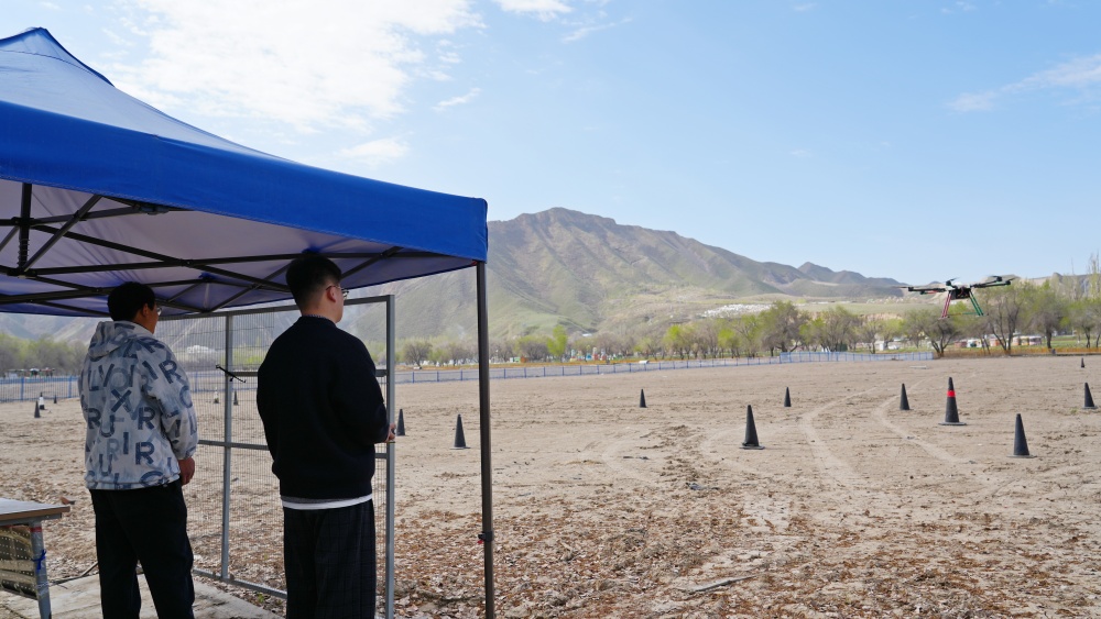 新疆吊运服务升级：无人机让“天堑”变“通途”